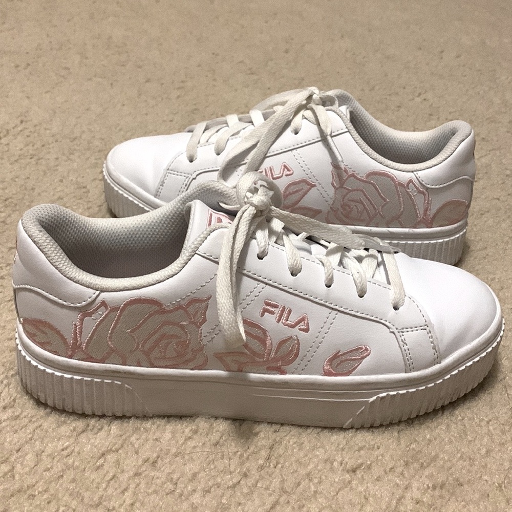 Women’s Fila White/Pink Floral Sneakers in size 8.